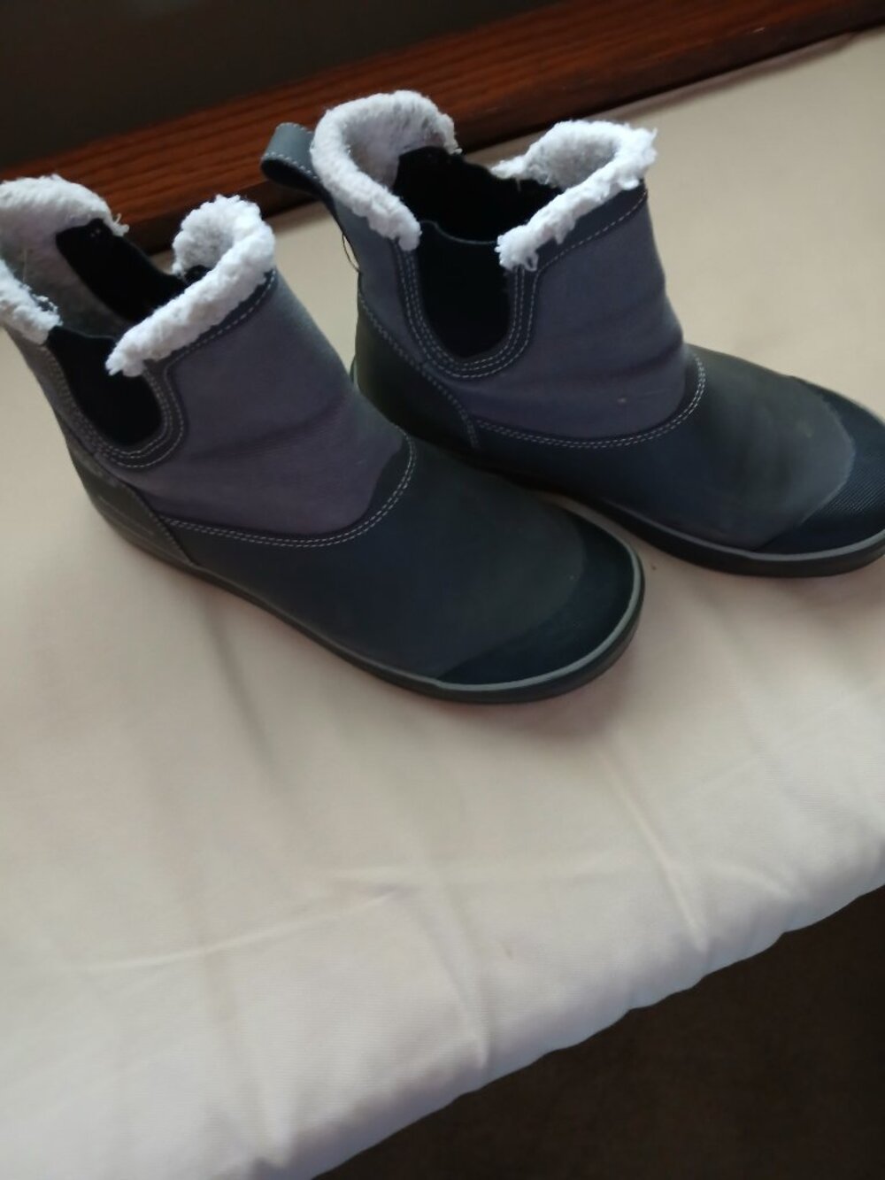 Keen boots. Women's size 8. Gray & black